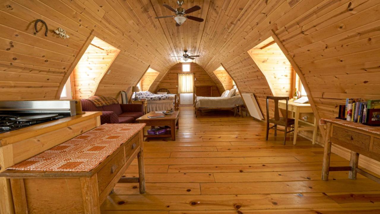 Aubin Sky Lodging At The Yl Ranch Savery Buitenkant foto