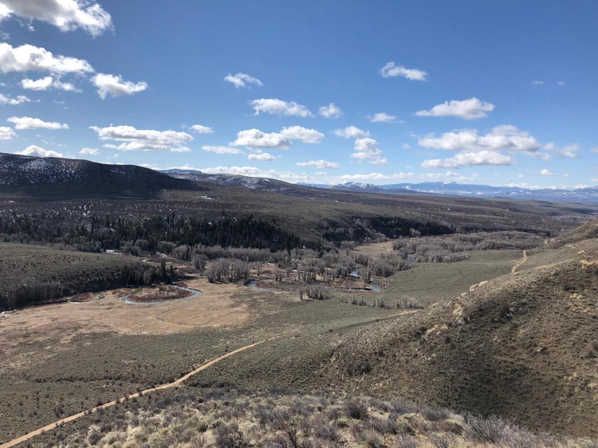 Aubin Sky Lodging At The Yl Ranch Savery Buitenkant foto