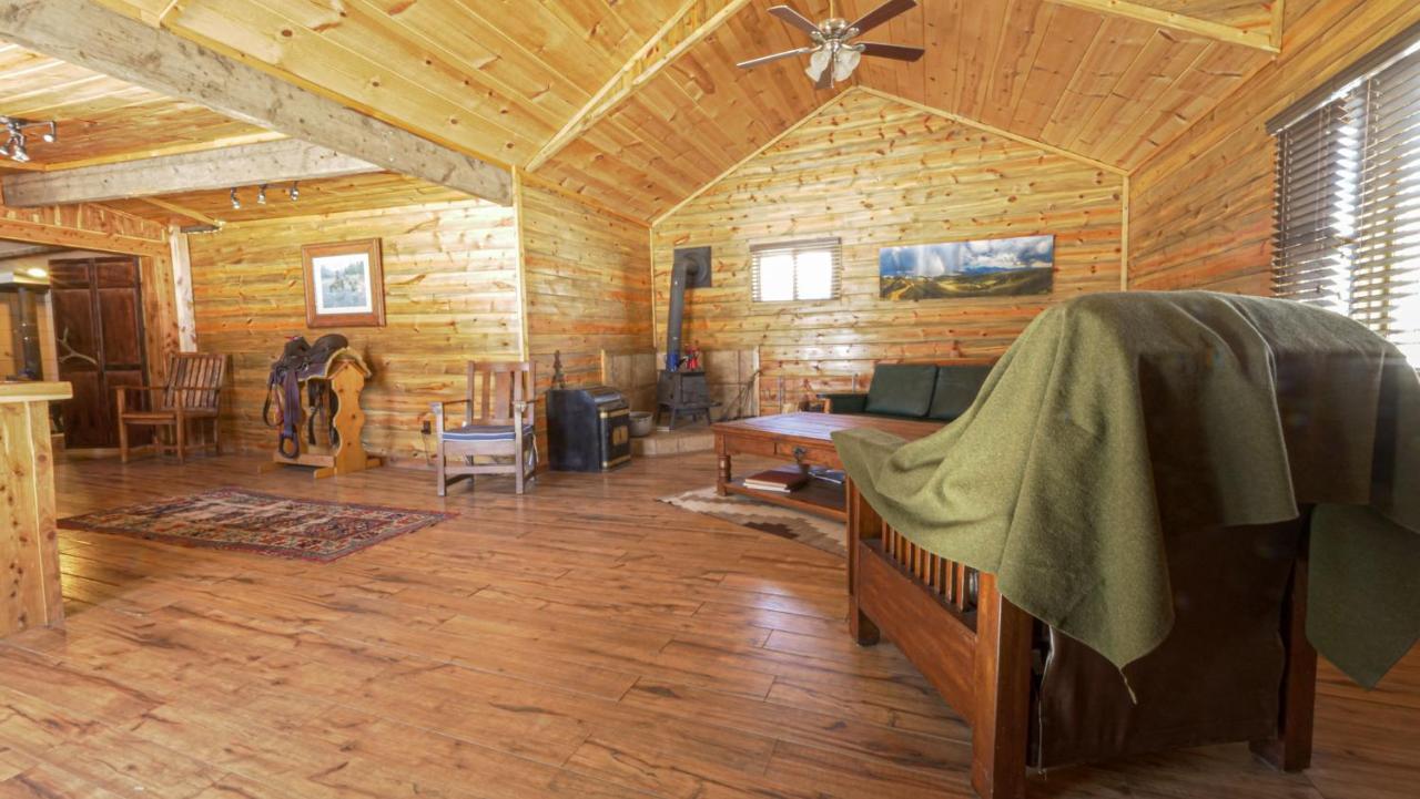 Aubin Sky Lodging At The Yl Ranch Savery Buitenkant foto