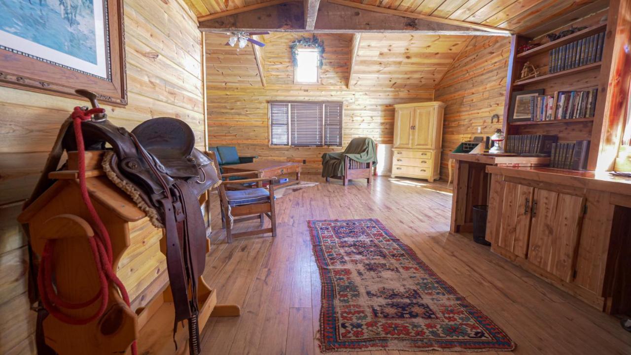 Aubin Sky Lodging At The Yl Ranch Savery Buitenkant foto