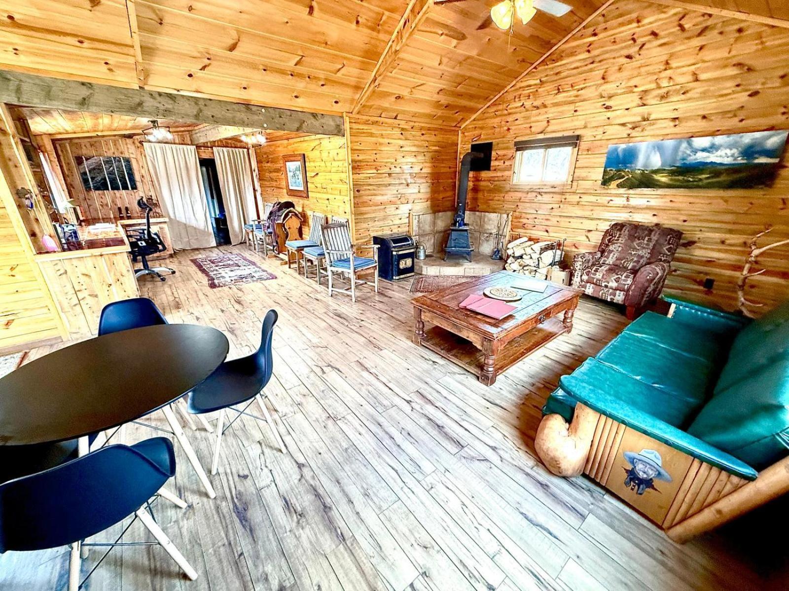 Aubin Sky Lodging At The Yl Ranch Savery Buitenkant foto